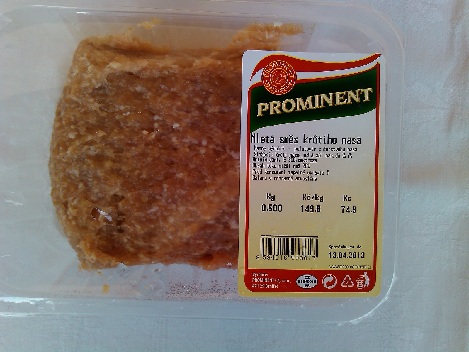 Mletá směs krůtího masa, polotovar: po dotazu uvádí cca 98 % masa, 0,5 kg za 74,90 Kč, 149,80 Kč/kg výrobku, výrobce Prominent Brniště. Obsahuje sůl, antioxidant, dextrózu
