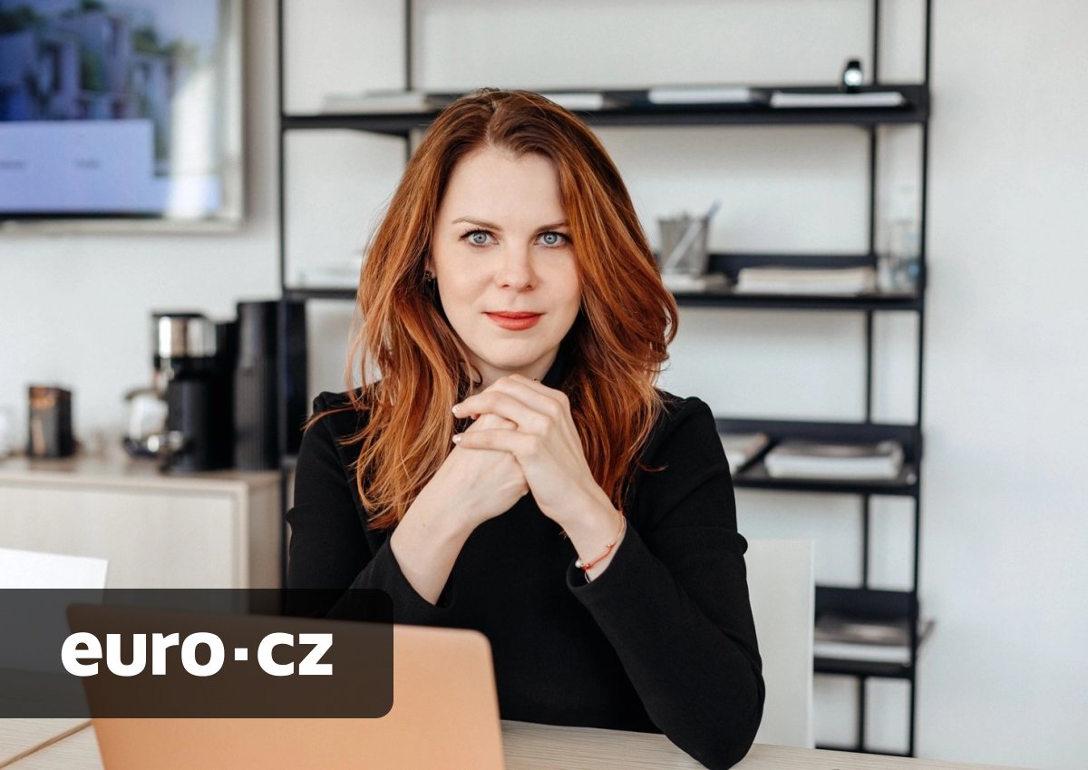 Banky teď na snižování sazeb reagují s půlročním zpožděním, říká Kouklová z SFG. Potřeba žít ve vlastním je dle ní českou specialitou