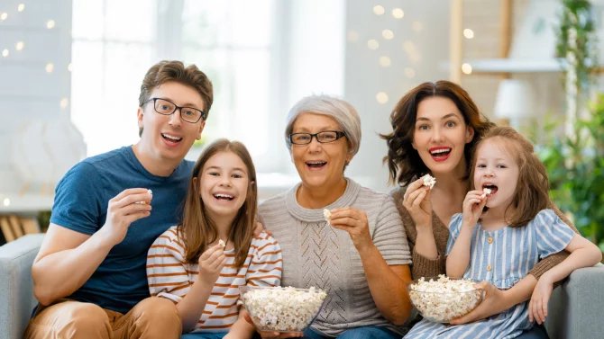 19. 9. 23 /1x / sledování, televize, kino, popcorn