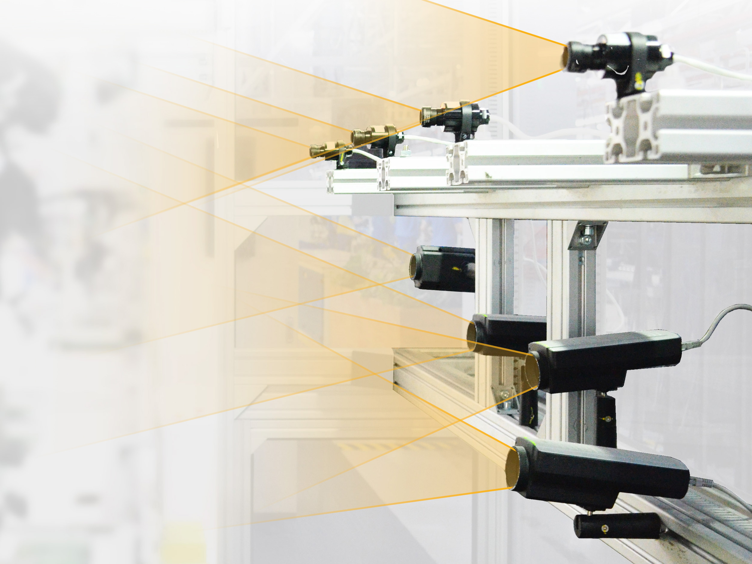 Kamery snímají zkoumané kusy v běžné a infračerveném světle, případně měří teplotu.