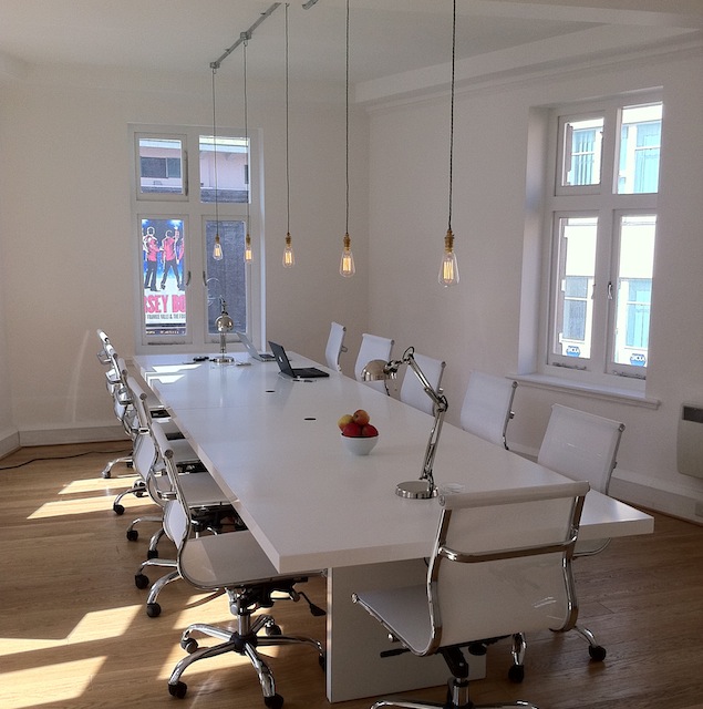 Londýnské The Soho Collective poskytuje prostory především kreativcům, novinářům a třeba i PR expertům. Najdete ho ve West Endu s výhledem na Old Compton Street.