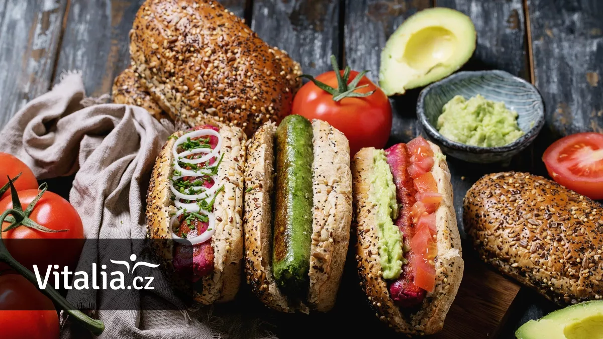 Úřad a zpracovatelé masa chtějí, ať se vege párky a rostlinné burgery jmenují jinak
