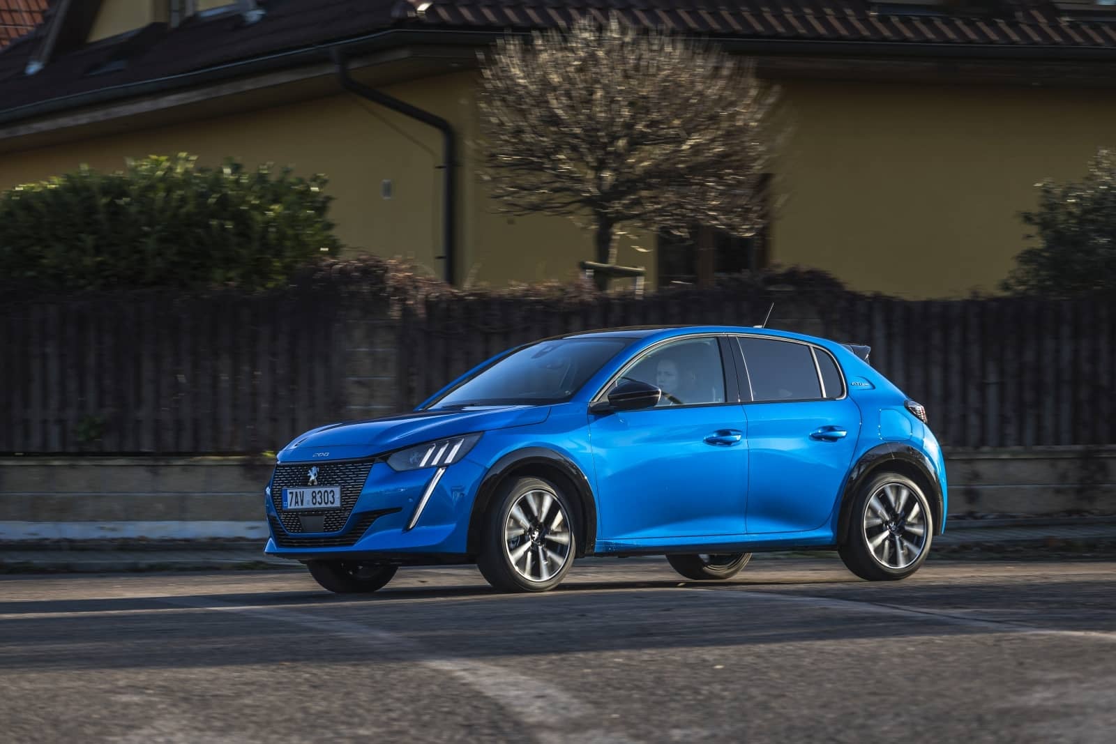 2020-01-Peugeot208023.jpg