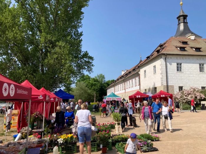 Farmářské trhy v Dobřichovicích