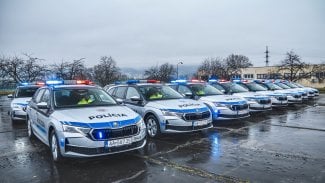 Náhledový obrázek - Na slovenských silnicích pozor. Potkat tam můžete první várku nejnovějších policejních Octavií, navíc v nových barvách