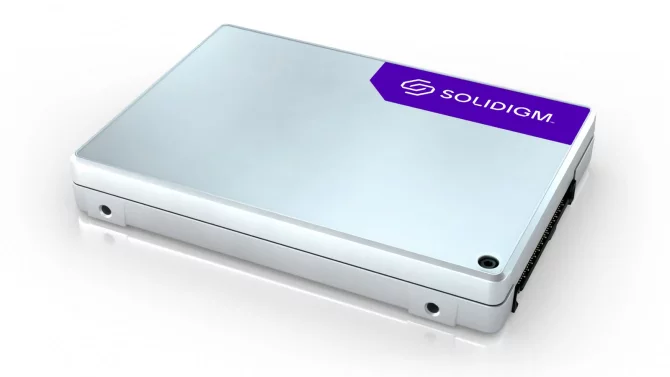 SSD používající SLC pořád žijí. Solidigm uvádí model se 144vrstvou NAND, zvládne 100 000 přepisů