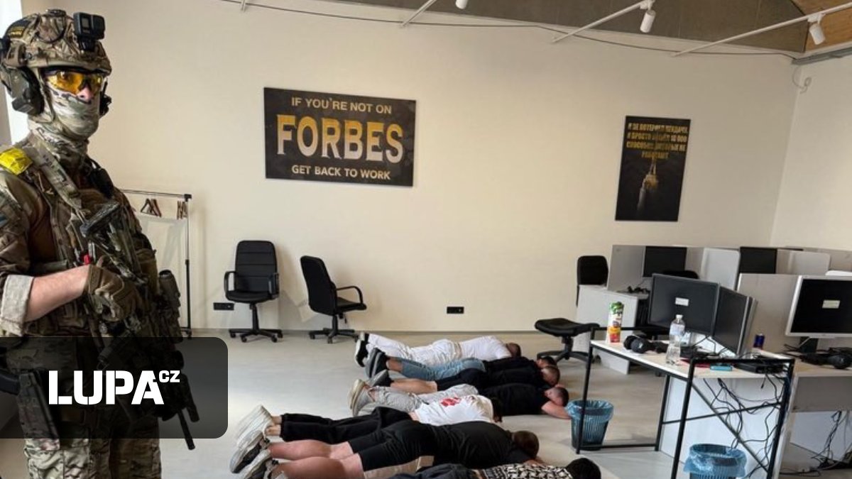 Policie zatkla skupinu, která z Ukrajiny Čechům nabízela na internetu podvodné investice