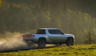 Rivian_R1T_Field