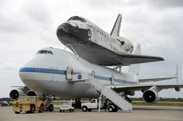 2012-04-pc599c3adprava-na-poslednc3ad-let-raketoplc3a1nu-discove