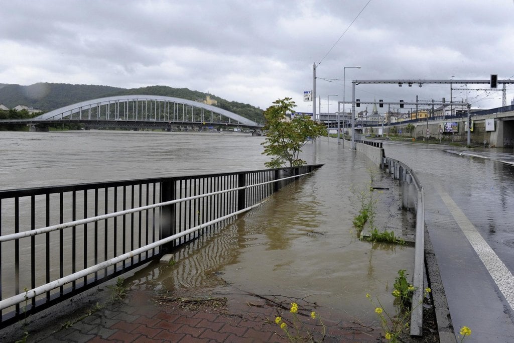 2018-01-povodnc49b-v-c48dechc3a1ch-voda-stc3a1le-stoupc3a1-18.jp