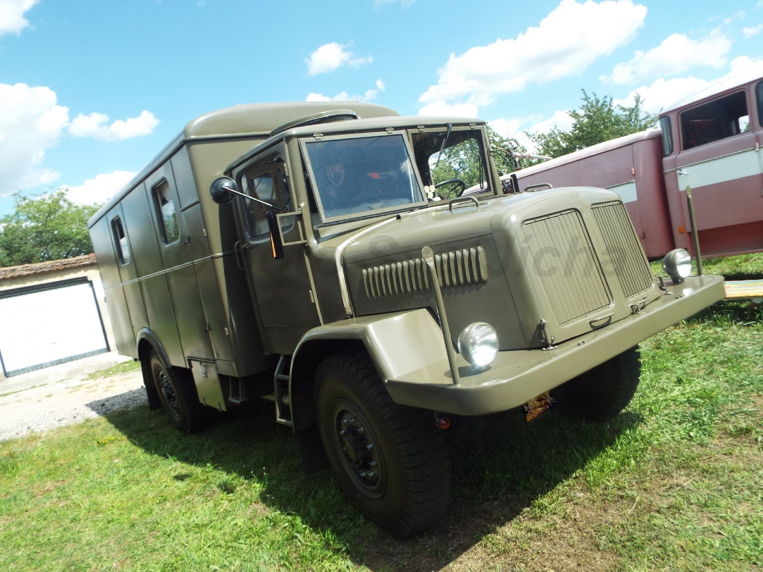 Tatra 128 se skříňovou karosérií patří slovenskému sběrateli