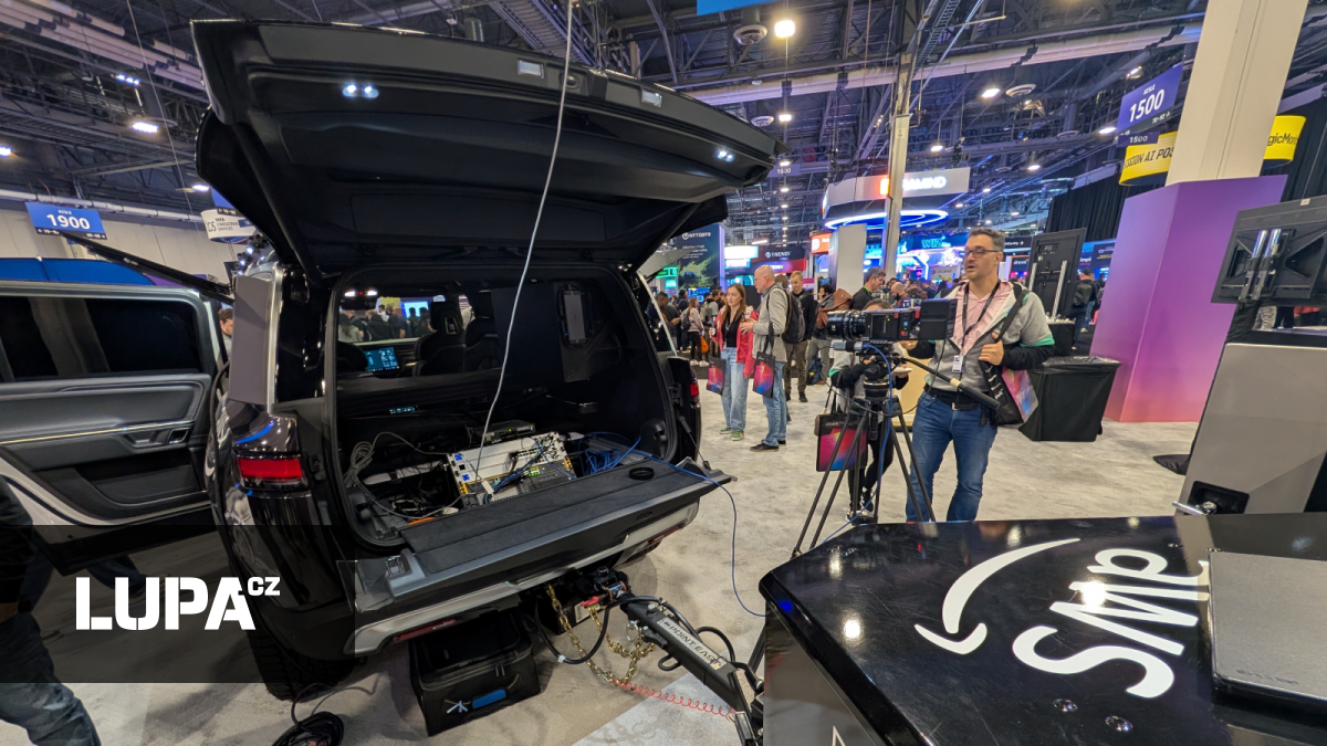 Takto vypadá elektrické auto s 2Gb mobilním internetem a solární elektrárnou na vozítku