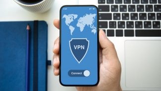 Mobilní telefon v kanceláři se zapnutou VPN