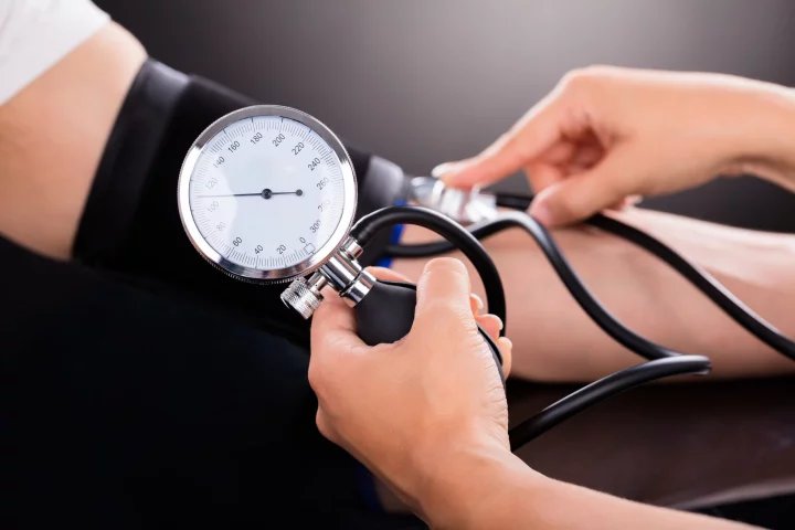 Jako krevní tlak se označuje působení krve na cévní stěny určitou silou. V různých částech krevního řečiště se pak hodnota tohoto tlaku může lišit.