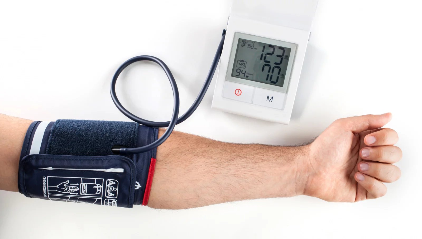 Krevní tlak u zdravého dospělého člověka dosahuje hodnot zhruba 120/80 mmHg. Lékaři užívají speciální digitální přístroj k měření krevního tlaku (tzv. tlakoměr nebo tonometr). S tímto zařízením se lze setkat nejen v lékařských zařízeních, ale je hojně využíván i v domácnostech.