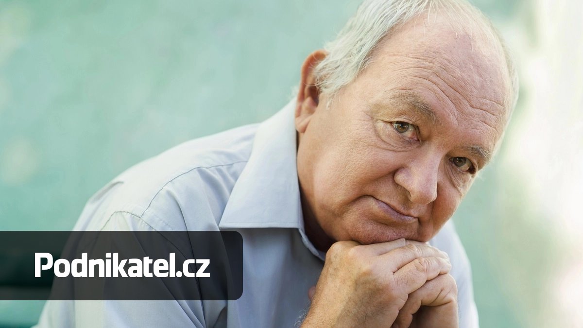 Pracujcí důchodce dostal výpověď. Má nárok na odstupné?