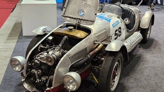 Legendární československý „doutník“ Aero Minor Sport je díky moderním technologiím opět v plné síle. Novou cívku startéru vyrobila 3D tiskárna