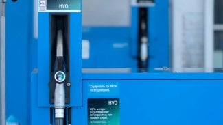 Náhledový obrázek - Chamtivost pumpařů v praxi. Kvůli Íránu zdražili také naftu HVO100, ta se ale z ropy vůbec nevyrábí