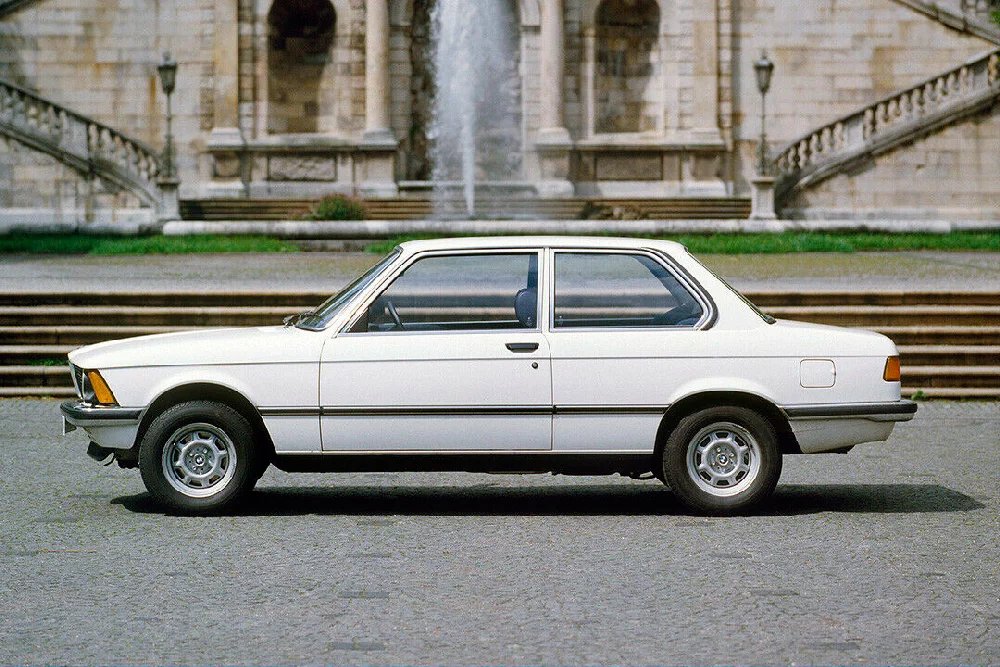 Základní modifikace BMW 315 nenabízelo žádné vnější efekty, ale solidnost zpracování podle renomé BMW spolu s dostatečnými jízdními výkony