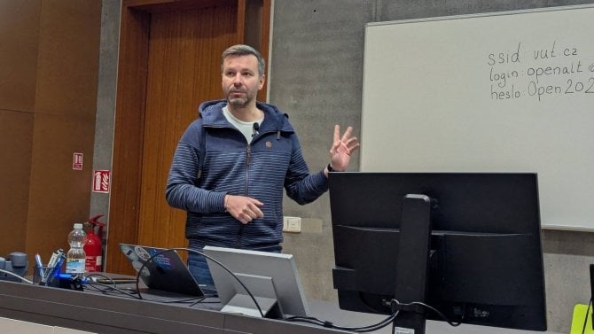 Android jde do kytek, jak nahradit cloudové služby, EU a ničení kryptografie. Přednášky z OpenAltu jsou zdarma online