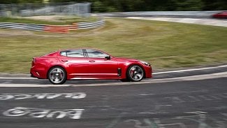 Náhledový obrázek - Proč má být Kia Stinger tak dobrá? Protože na Nürbrugringu odjela desítky tisíc kilometrů