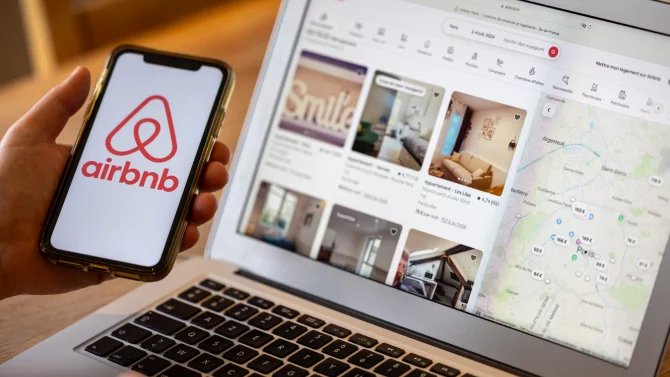 Airbnb představilo v upravené aplikaci řadu novinek, lidé si mohou objednat osobního šéfkuchaře i zahrát plážový volejbal s olympioničkou