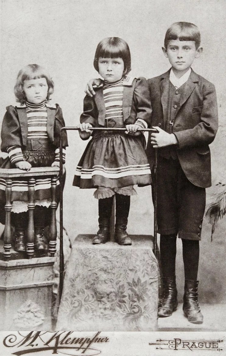 Franz Kafka se dvěma ze svých tří sester