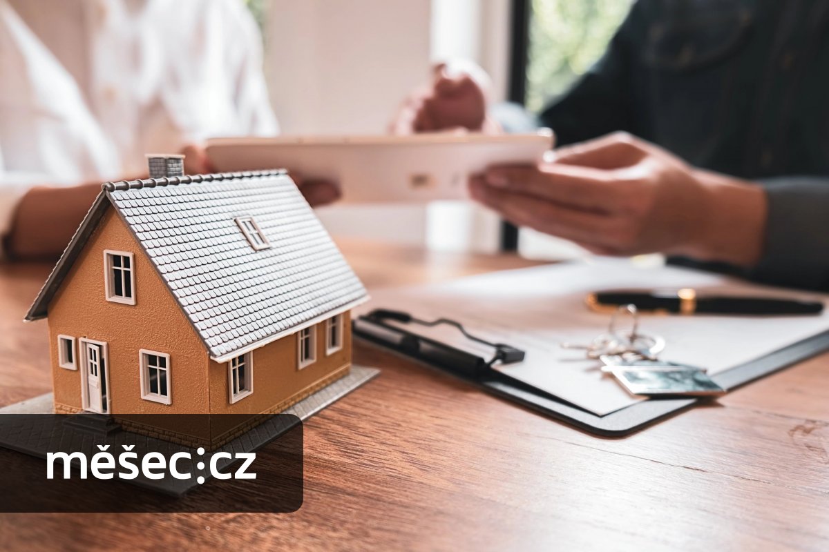 Hypotéky poprvé po 3 letech zlevnily pod 5 %. Na jak dlouho teď fixovat?