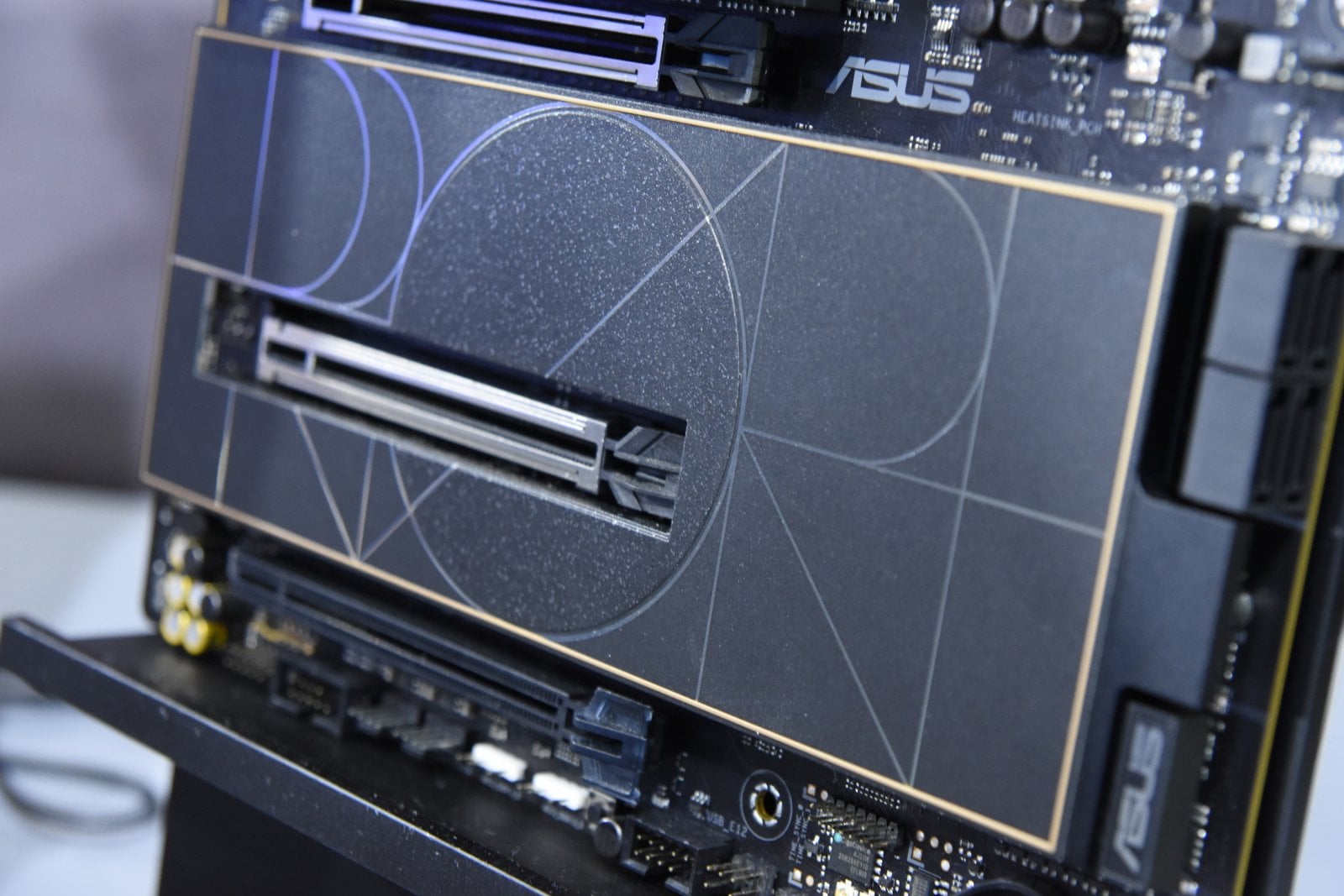 Hardware Asusu vystavovaný na Computexu 2025