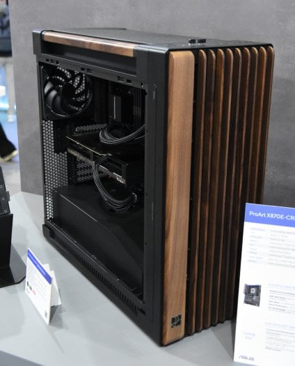 Hardware Asusu vystavovaný na Computexu 2025