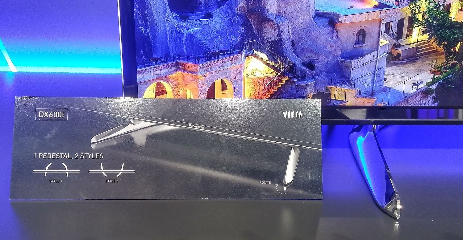 Dvě možné pozice podstavce u DX600.