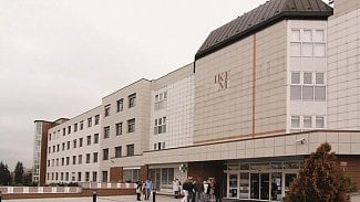 Náhledový obrázek - Súdánští studenti medicíny se v IKEM učí léčit srdce