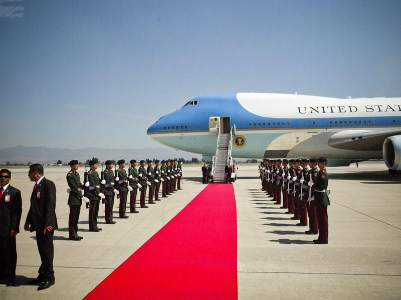  Air Force One. Chystá se vítání amerického prezidenta Donalda Trumpa.