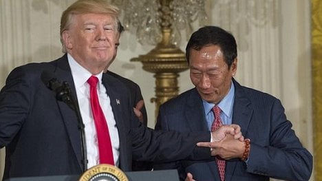 Náhledový obrázek - Trump se chlubí: Foxconn postaví v USA továrnu za deset miliard dolarů