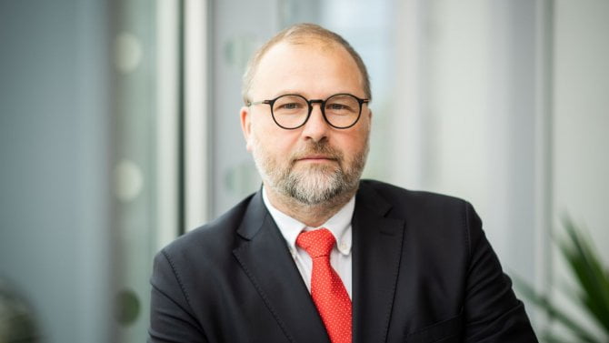 Reditel zpravodajstvi Ceske televize Petr Mrzena