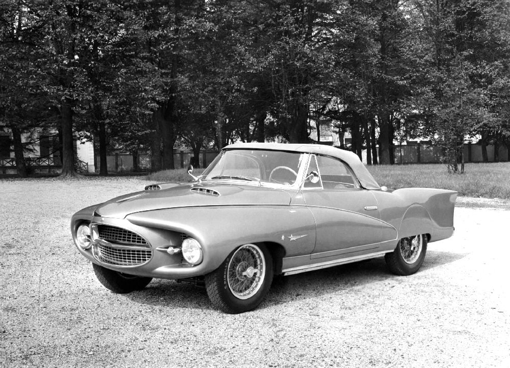 Alfa Romeo 1900 se stala prubířským kamenem mnoha malých karosáren, na snímku značně exotický kabriolet studia Boneschi z roku 1953