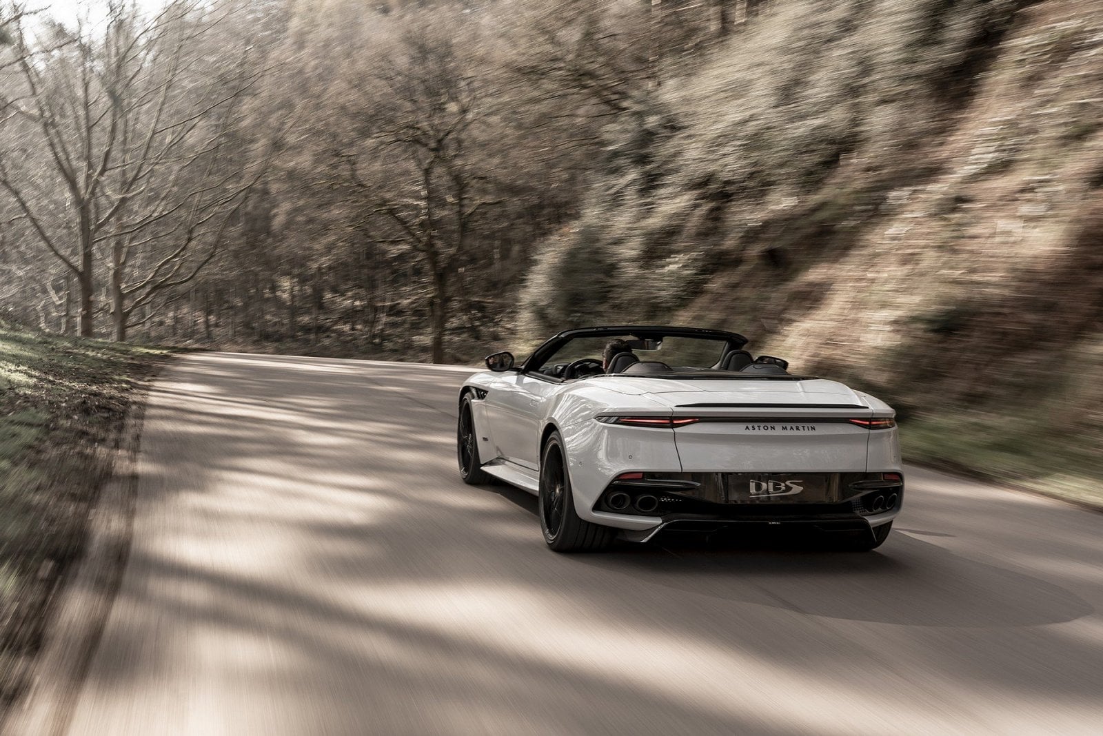 2019-04-Aston-Martin-DBS-Super-Volante_04.jpg