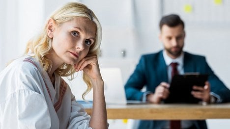 Zaměstnanec u vás sice skončil, přesto ho musíte dál hlásit. Finančák vysvětluje proč