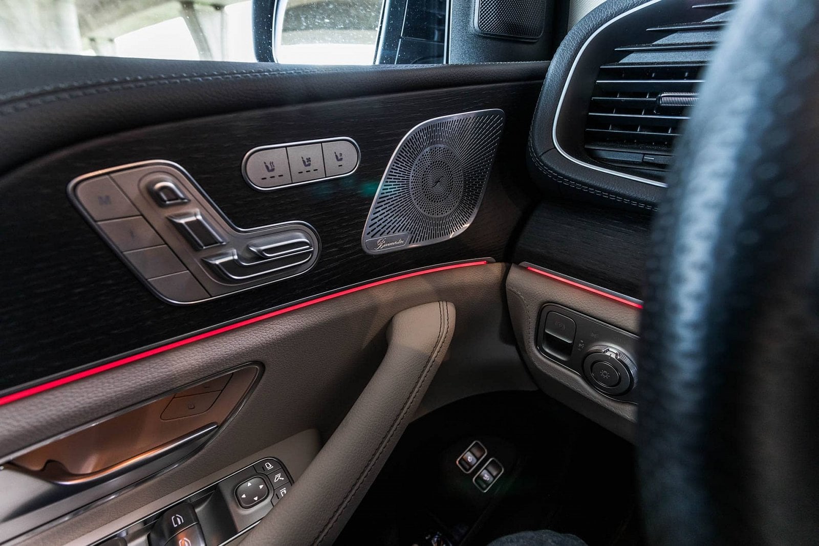 2020-06-mercedes-benz-gls-11.jpg