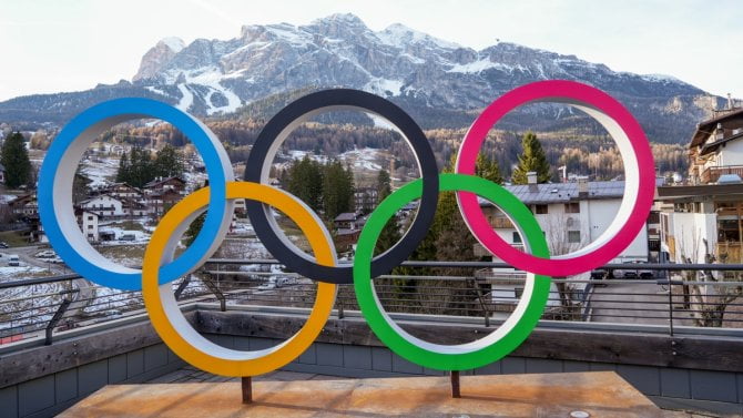 Létající hvězdy za stovky tisíc dolarů. Drony natáčí sportovce z bezprostřední blízkosti a ukazují divákům olympijské závody z nové perspektivy