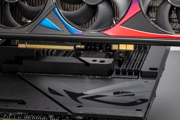 Asus ROG Maximus Z790 Hero BTF a systém bezkabelové montáže GPU Asus