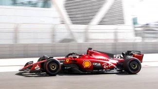 Náhledový obrázek - Hamilton si řekl, že už toho má dost, a oznámil přestup do Ferrari. Hodnota italské automobilky vzápětí vyletěla o 11 miliard dolarů