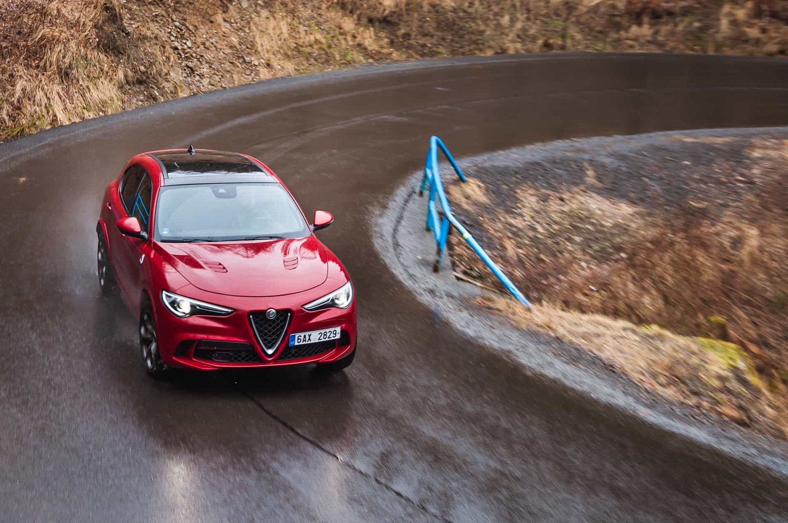2019-03-giulia-qv-vs-stelvio-qv-70.jpg