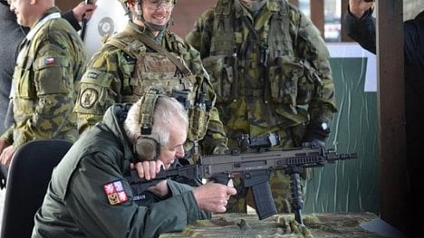 Náhledový obrázek - Dva miliony na kampaň. Zbrojař Strnad podpořil Zemana