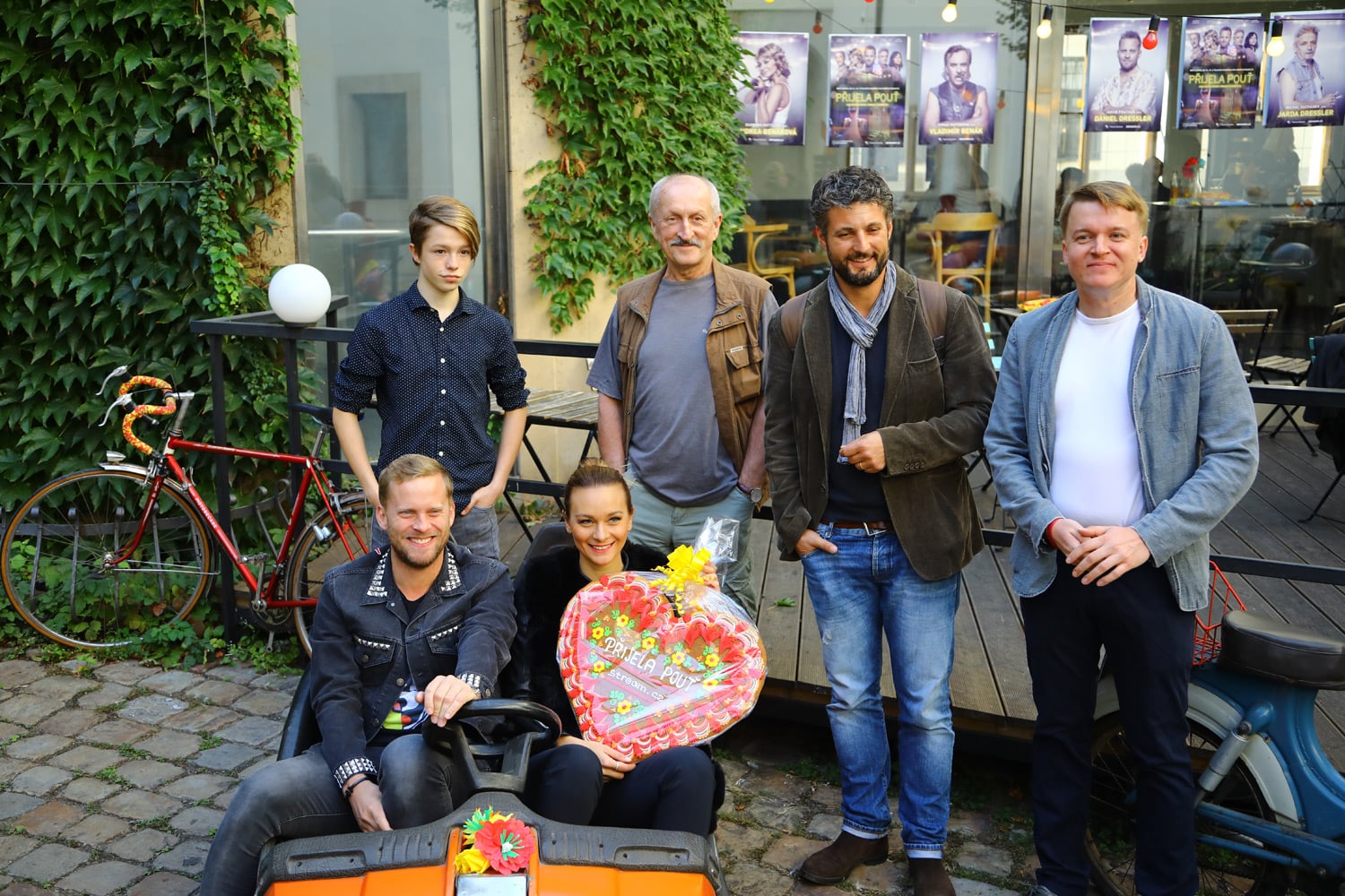 Představení seriálu Přijela pouť