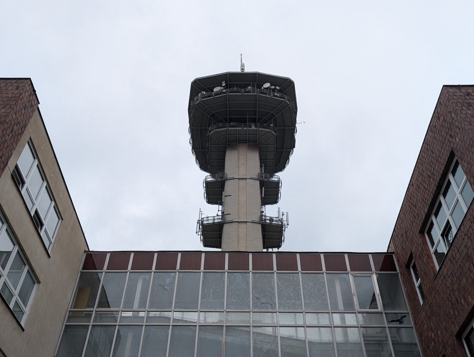5G vysílač na telekomunikační věži v Pardubicích