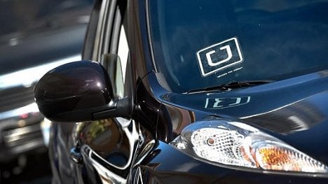 Náhledový obrázek - Uber přichází o klienty. Chtěl těžit z Trumpovy stopky muslimům