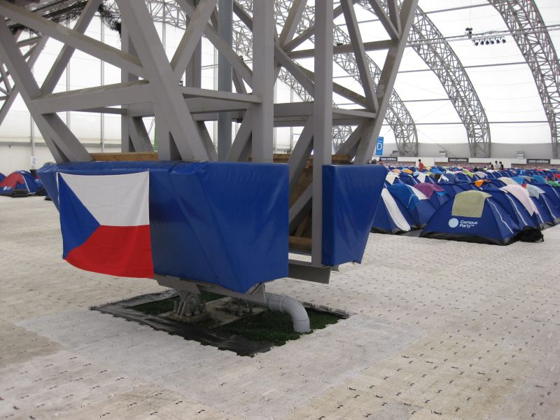 Tři stovky Čechů o sobě dávájí vědět.