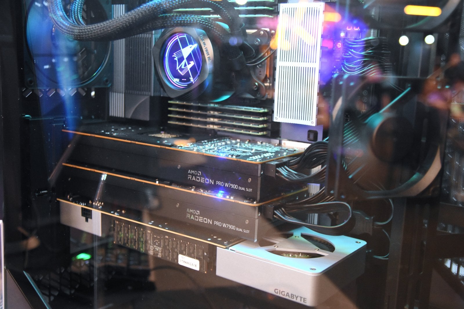 Gigabyte AI Top 500 TRX50 a karta Gigabyte AI Top CXL R5X4