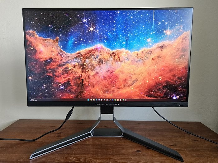 31,5" IPS panel s Mini LED podsvícením nabízí nádherné barvy